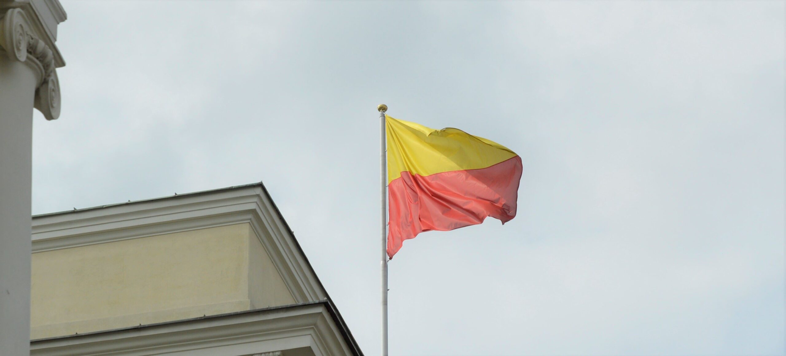Flagi Warszawy i jej dzielnic.